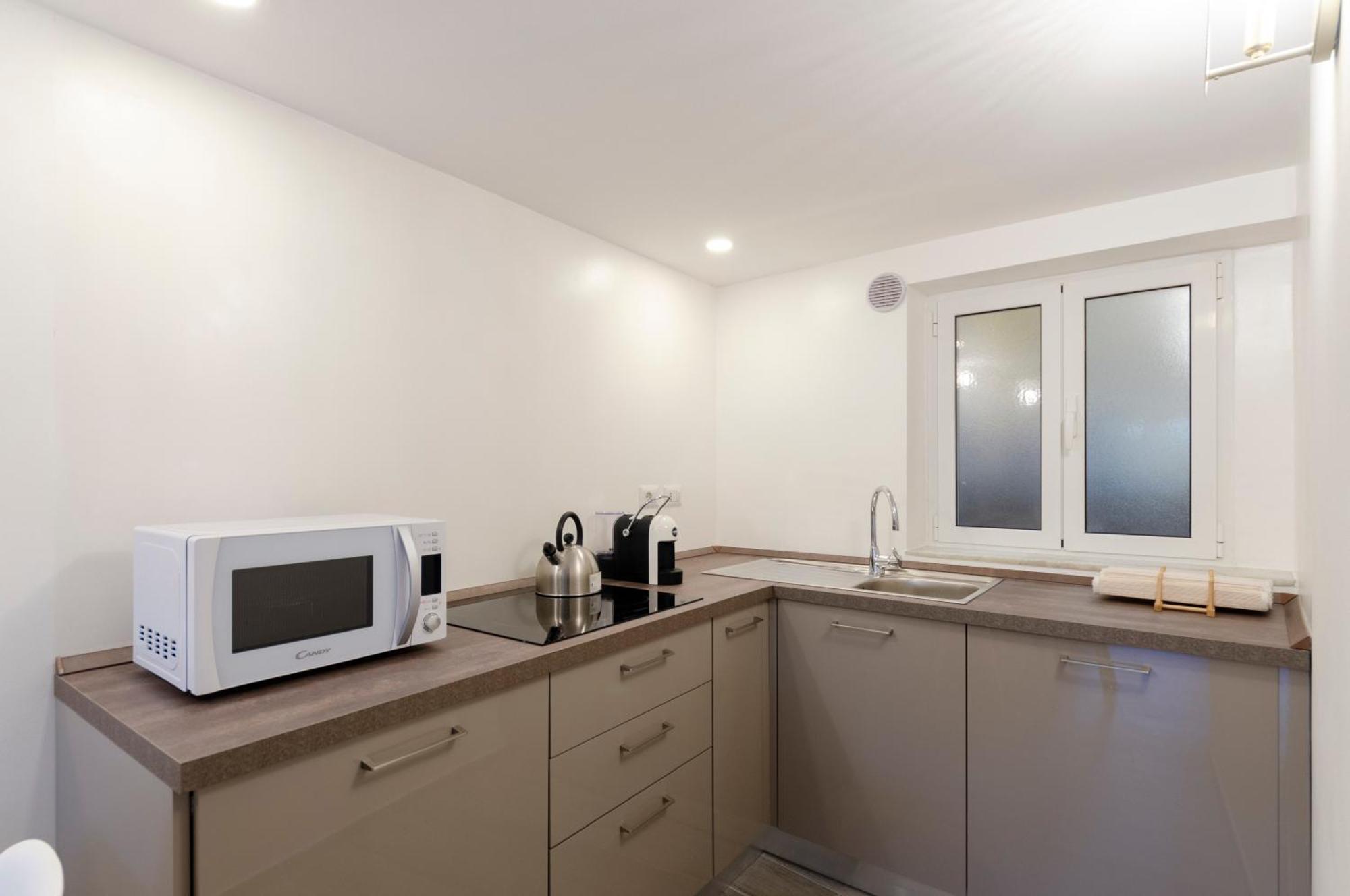 Castelli's Apartmetnts Fico 1