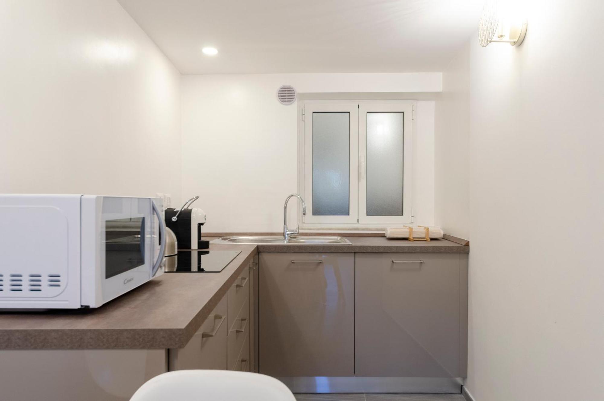 Castelli's Apartmetnts Fico 1 *