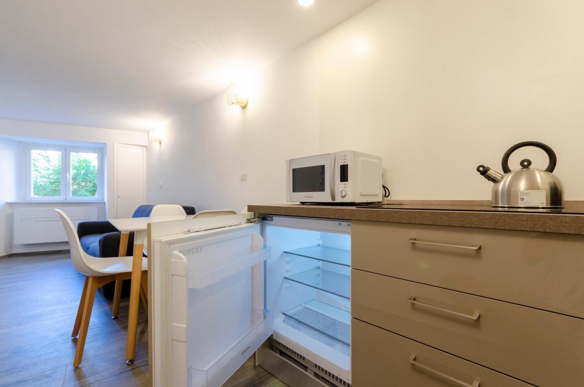 Castelli's Apartmetnts Fico 1