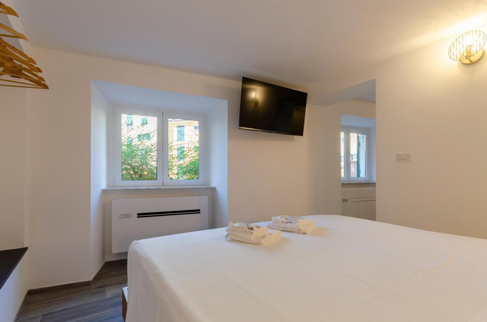 Castelli's Apartmetnts Fico 1 *