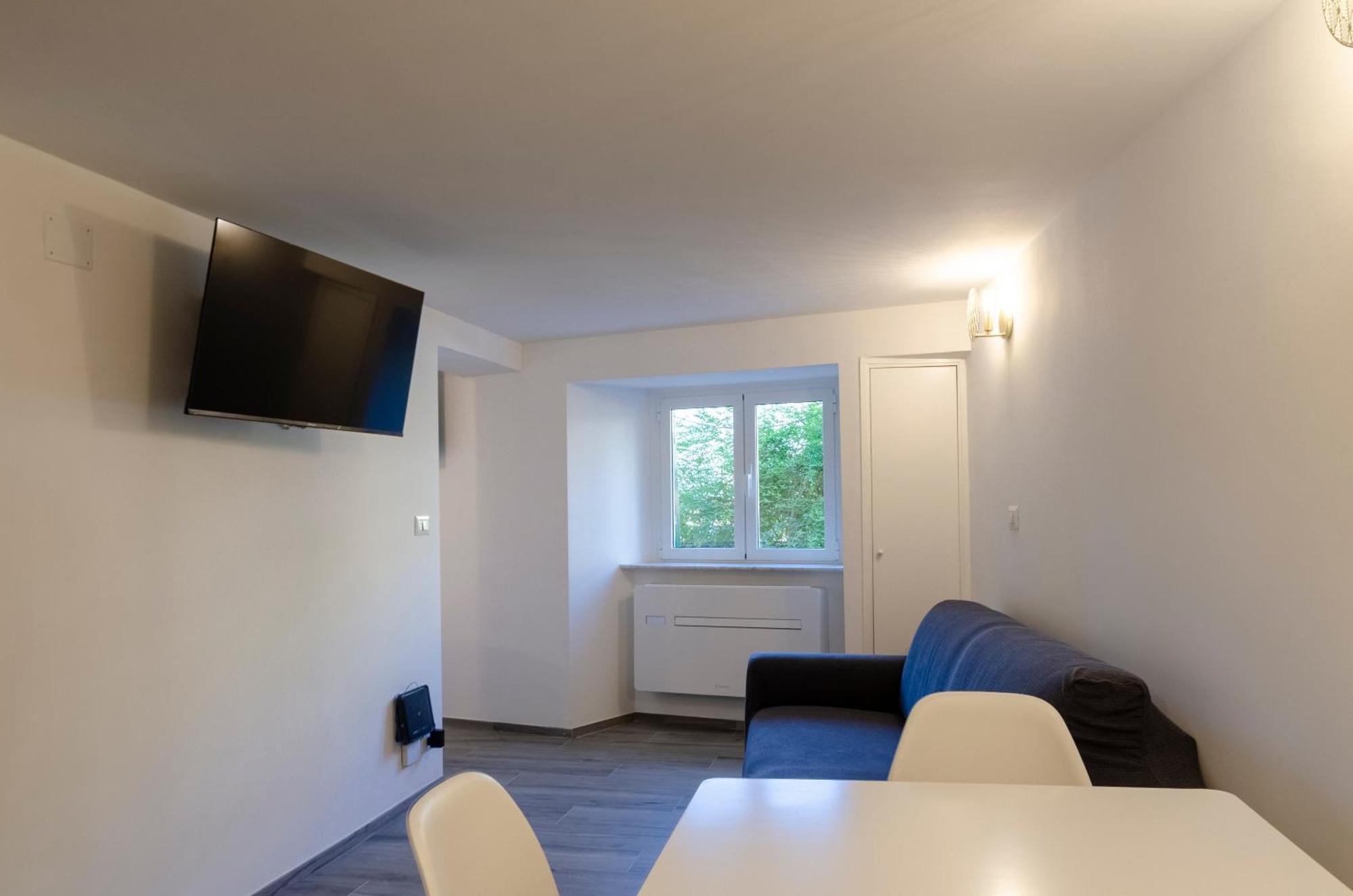 Castelli's Apartmetnts Fico 1