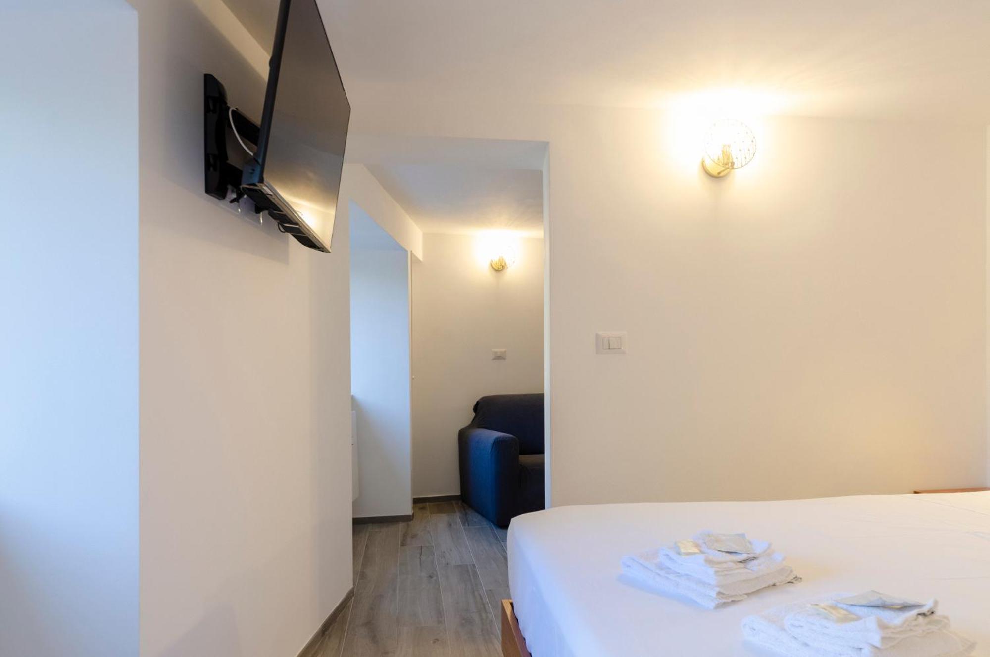 Castelli's Apartmetnts Fico 1 Apartment *